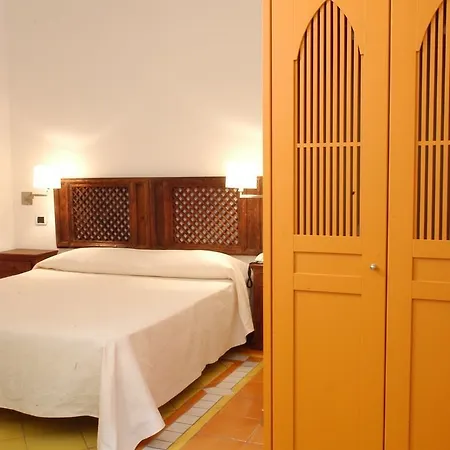 Grand Santa Domitilla 호텔